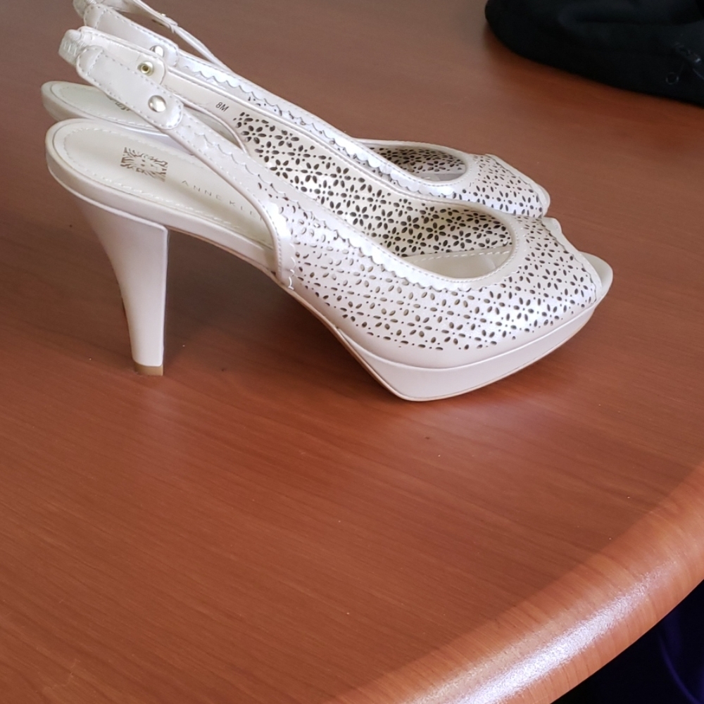 Heels - Picture 2 of 3